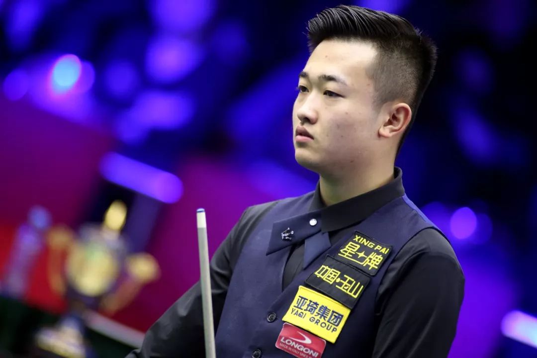 足坛引起了 足坛引起了